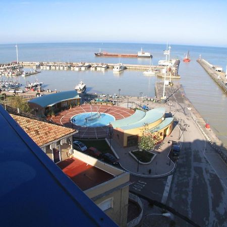 Residence Darsena Cattolica Kültér fotó