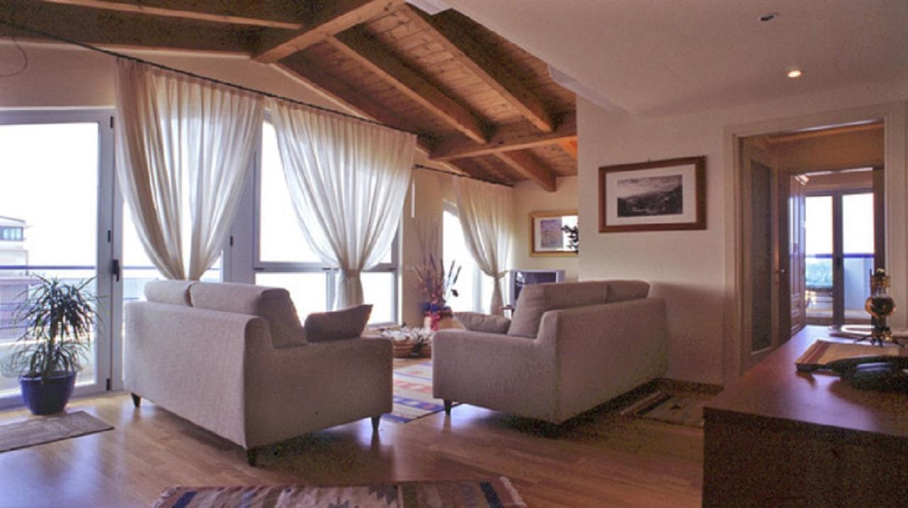 Residence Darsena Cattolica Kültér fotó